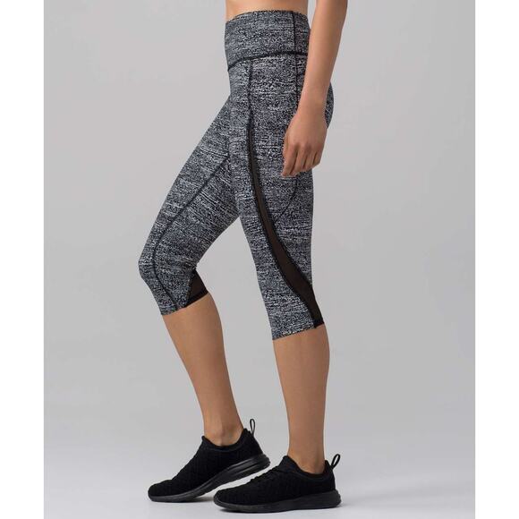 Lululemon Pace Perfect Crop in Air Time White Black / Black Size 8 - Picture 11 of 13